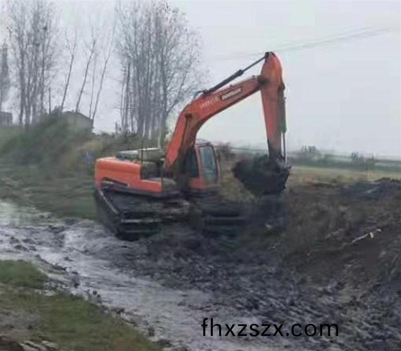 水陸(lu)挖掘(jue)機(ji)齣(chu)租(zu)2