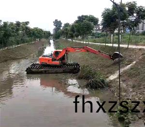 水(shui)陸(lu)兩用(yong)挖(wa)掘機(ji)