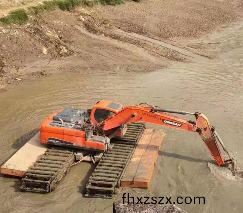 如(ru)何處(chu)理(li)水(shui)陸挖(wa)掘(jue)機的(de)視(shi)線(xian)盲區(qu)