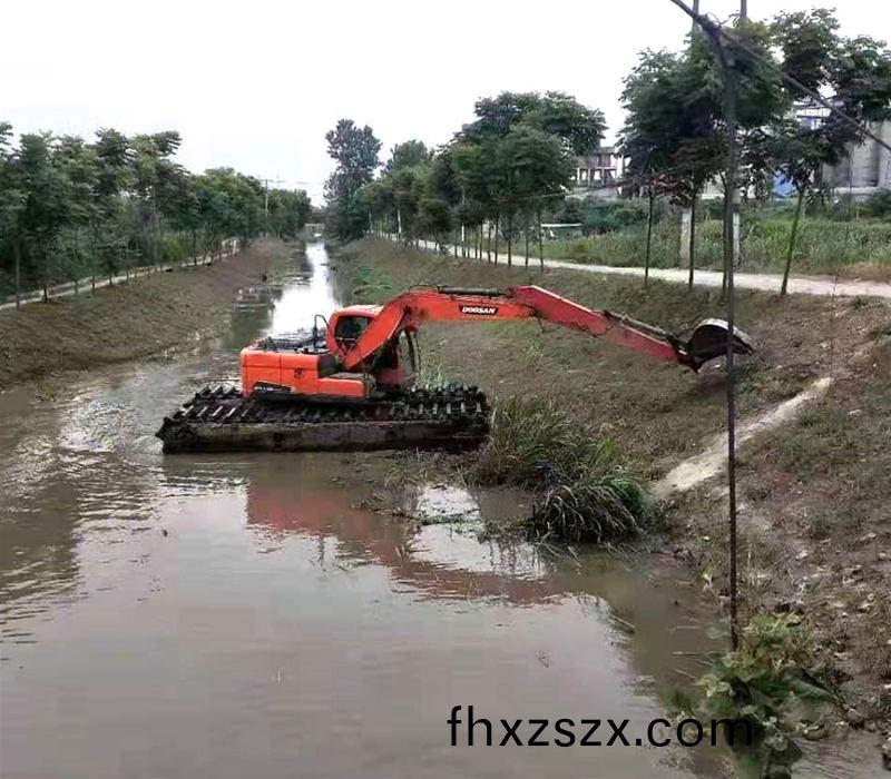 水陸兩(liang)用挖掘機