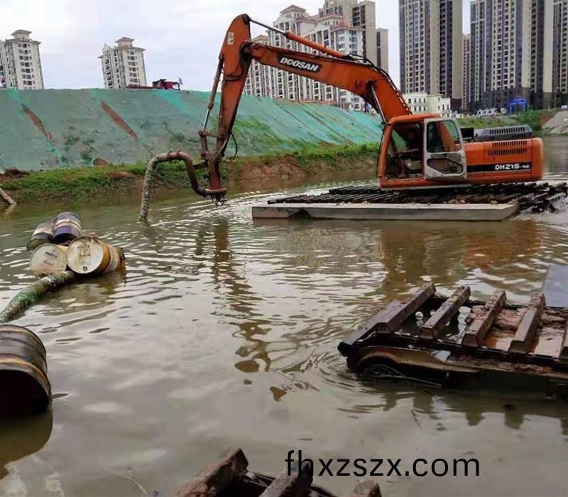 水(shui)陸挖掘機租賃